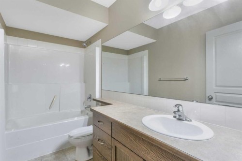80 Hinshaw Drive, Sylvan Lake, AB - Indoor Photo Showing Bathroom