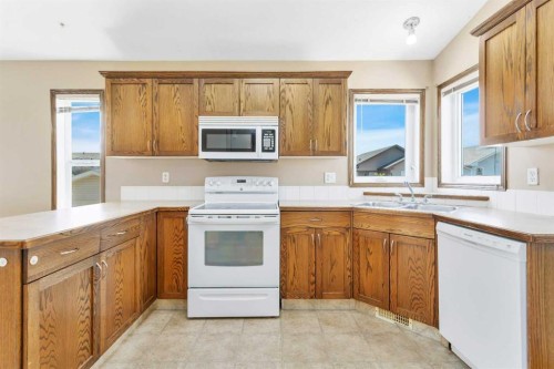 80 Hinshaw Drive, Sylvan Lake, AB - Indoor Photo Showing Kitchen With Double Sink