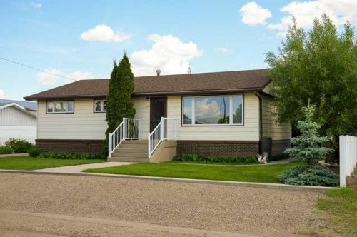 5015 51 Street  Hardisty, AB T0B 1V0