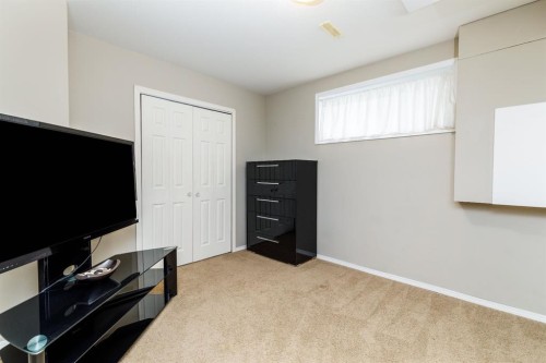 136 Illingsworth Close, Red Deer, AB 