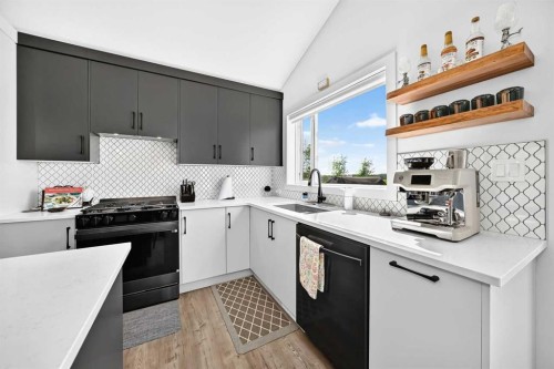 14 Ian Way, Sylvan Lake, AB 