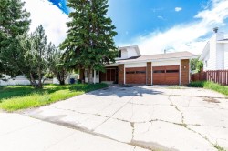 36 Asmundsen Avenue Red Deer, AB T4R 1E9