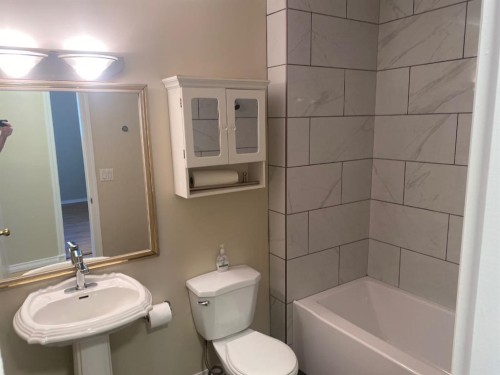 6321-B Enevold Drive, Camrose, AB - Indoor Photo Showing Bathroom