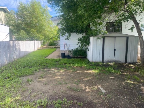 6321-B Enevold Drive, Camrose, AB - Outdoor