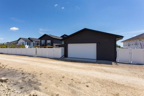 70 Parlby Crescent, Lacombe, AB 