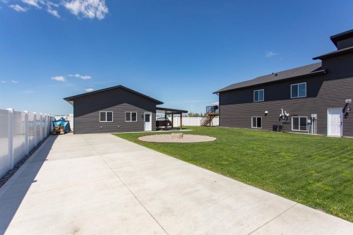 70 Parlby Crescent, Lacombe, AB 