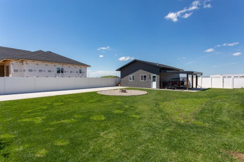 70 Parlby Crescent, Lacombe, AB 