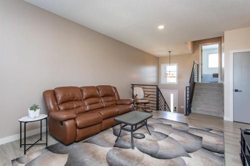 70 Parlby Crescent, Lacombe, AB 