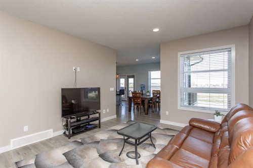 70 Parlby Crescent, Lacombe, AB 