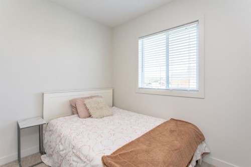 70 Parlby Crescent, Lacombe, AB 