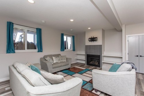 70 Parlby Crescent, Lacombe, AB 