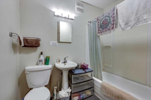 5218 & 5216 56 Ave, Ponoka, AB 