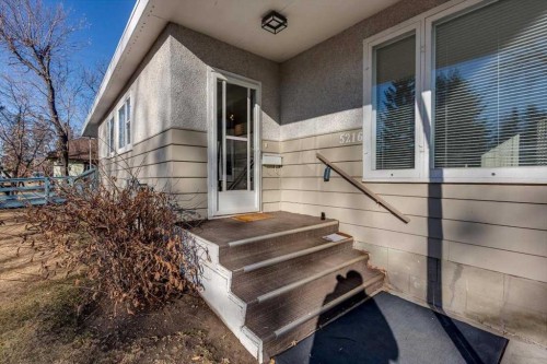 5218 & 5216 56 Ave, Ponoka, AB 