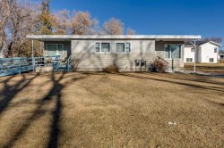 5218 & 5216 56 Ave Ponoka, AB T4J 1G6
