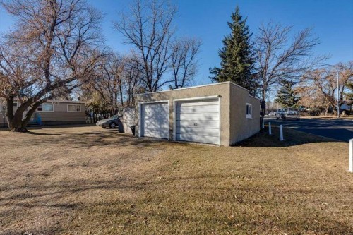 5218 & 5216 56 Ave, Ponoka, AB 