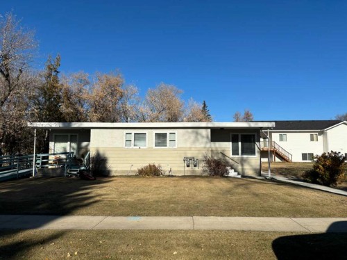 5218 & 5216 56 Ave, Ponoka, AB 