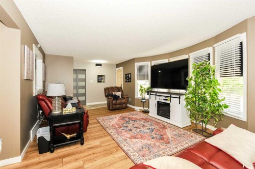 5102 54 Avenue, Camrose, AB - Indoor Photo Showing Living Room