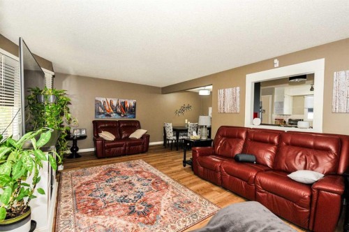 5102 54 Avenue, Camrose, AB - Indoor Photo Showing Living Room