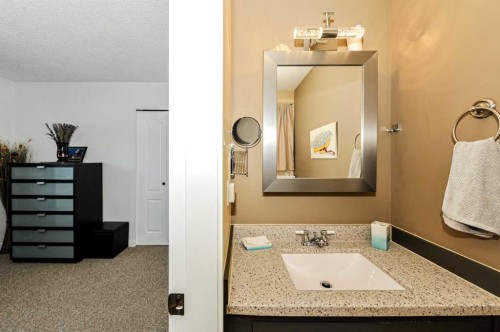 5102 54 Avenue, Camrose, AB - Indoor Photo Showing Bathroom