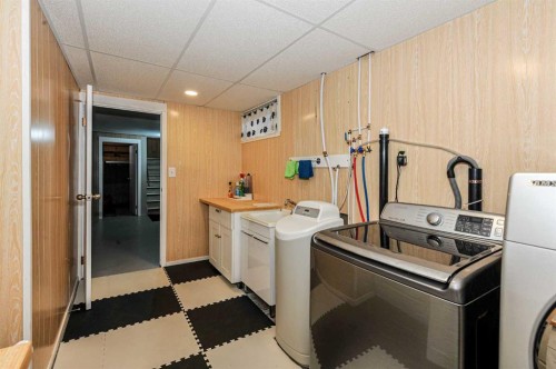 5102 54 Avenue, Camrose, AB - Indoor Photo Showing Laundry Room