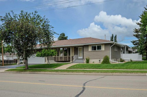 5102 54 Avenue, Camrose, AB - Outdoor With Facade