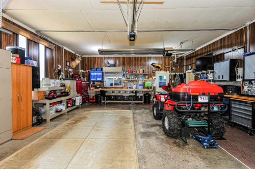 5102 54 Avenue, Camrose, AB - Indoor Photo Showing Garage