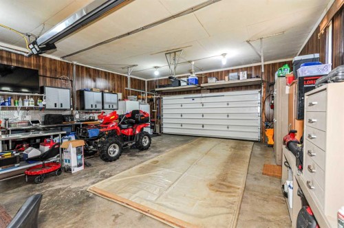 5102 54 Avenue, Camrose, AB - Indoor Photo Showing Garage