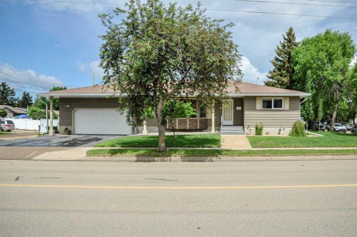 5102 54 Avenue, Camrose, AB - Outdoor With Facade