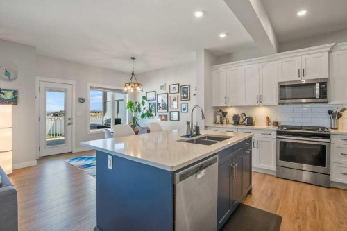 4185 Ryders Ridge Boulevard, Sylvan Lake, AB - Indoor Photo Showing Kitchen With Double Sink With Upgraded Kitchen