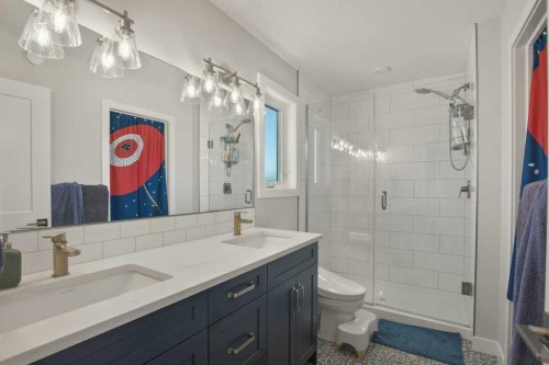 4185 Ryders Ridge Boulevard, Sylvan Lake, AB - Indoor Photo Showing Bathroom