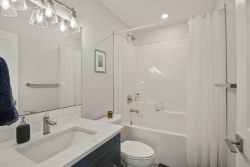 4185 Ryders Ridge Boulevard, Sylvan Lake, AB - Indoor Photo Showing Bathroom