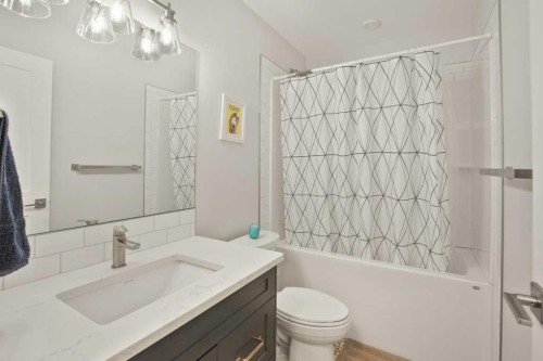 4185 Ryders Ridge Boulevard, Sylvan Lake, AB - Indoor Photo Showing Bathroom