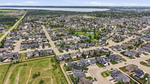 8 Laurel Close, Sylvan Lake, AB 