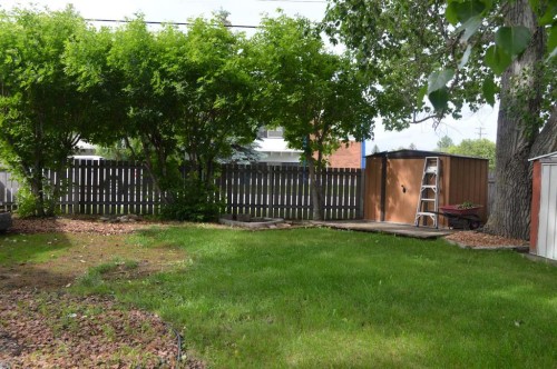 5259 51 Street, Lacombe, AB 