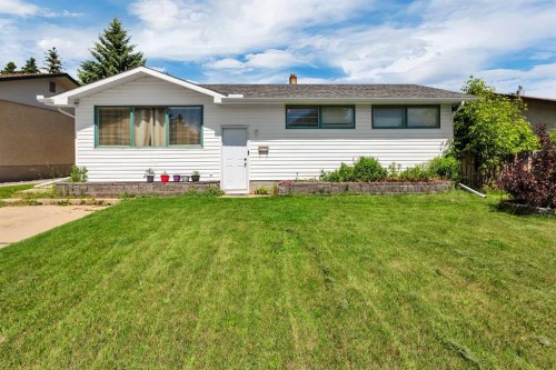 32 Otterbury Avenue  Red Deer, AB T4N 5A1