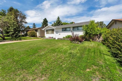 32 Otterbury Avenue, Red Deer, AB 