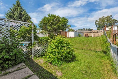 32 Otterbury Avenue, Red Deer, AB 