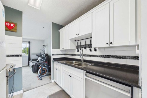 32 Whiteside Crescent, Red Deer, AB 
