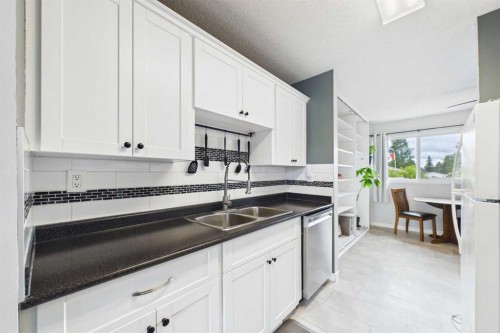 32 Whiteside Crescent, Red Deer, AB 