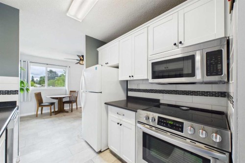 32 Whiteside Crescent, Red Deer, AB 