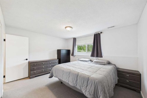 32 Whiteside Crescent, Red Deer, AB 