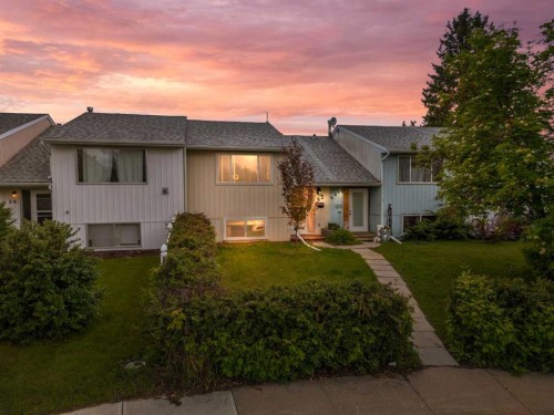 32 Whiteside Crescent  Red Deer, AB T4N 5Z1