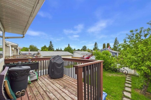 32 Whiteside Crescent, Red Deer, AB 