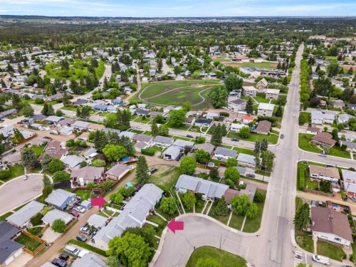 32 Whiteside Crescent, Red Deer, AB 