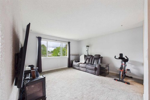 32 Whiteside Crescent, Red Deer, AB 