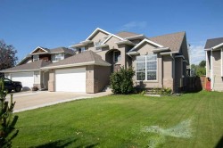 45 Firdale Court  Sylvan Lake, AB T4S 2M2