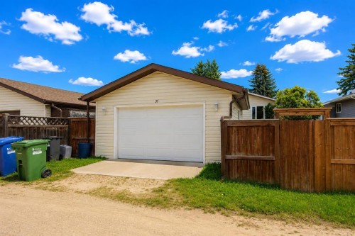 37 Rupert Crescent, Red Deer, AB 