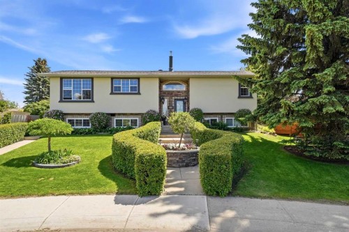 60 Brown Close  Red Deer, AB T4R 1K4