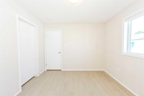 #77-4802 54 Avenue, Camrose, AB 