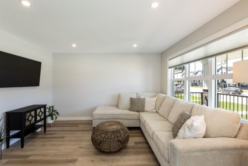 250 Halifax Close, Penhold, AB 